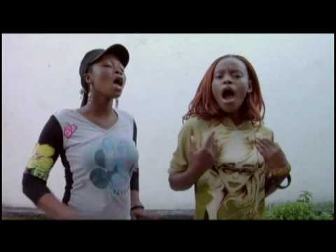 Cindy Le Coeur et Meje30 chantent Sida avec leur groupe Wassa Cindy Le Coeur et Meje30 chantent Sida avec leur groupe Wassa