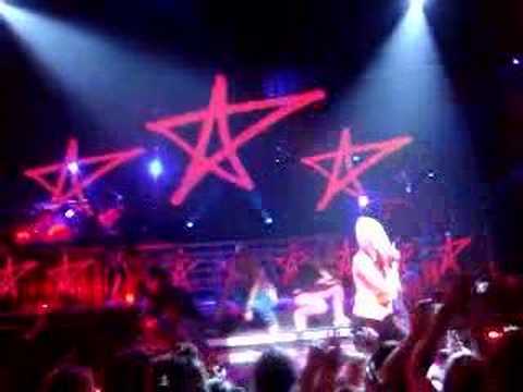 Avril Lavigne Sk8er Boi Live. Video Music (Live Performances) Live Avril Lavigne Sk8er Boi Live. Video Music (Live Performances) Live