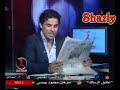 بندق يقرأ احد المقالات في الأخبار
