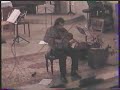 gilles apap, ajaccio 21 d�cembre 2000, r�sidence d'artiste au cours de laquelle est n� l'ensemble instrumental de corse dont il est le parrain.
excusez pour la mauvaise qualit� du son et de l'image, c'est un vieil enregistrement en vhs