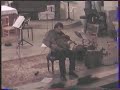 gilles apap, ajaccio 21 d�cembre 2000, r�sidence d'artiste au cours de laquelle est n� l'ensemble instrumental de corse dont il est le parrain.
excusez pour la mauvaise qualit� du son et de l'image, c'est un vieil enregistrement en vhs