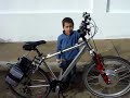 Mateo Godoy y una bicicleta el�ctrica
