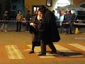 spettacolo dei contadini della Brianza di Albavilla in piazza. Il magnan arriva e si intrattiene con la bella contadina ... ma erriva il marito