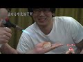 Click here to watch this video 芸人ドッキリ！？絶品！バーナー片手に素手であぶり寿司を作る。