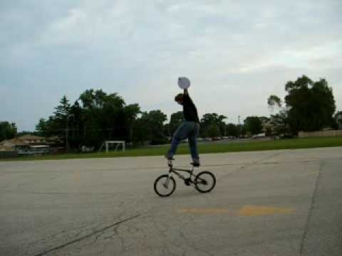 BMX BIKES TRICKS STUNTS CRASHES