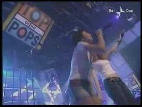 2002-11-16 - t.A.T.u. - All the Things She Said (Live @ TOTP
