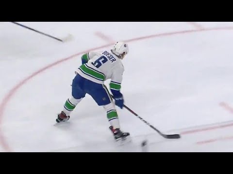 Video: Canucks' Boeser with a great snap shot to beat Flyers' Neuvirth