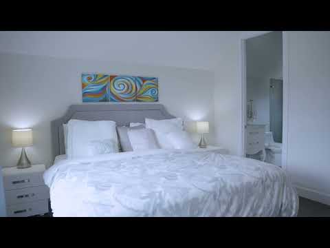 CAMELOT DRIVE HOME, SEVEN MILE BEACH