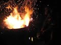 Racette allume un feu Racette allume un feu