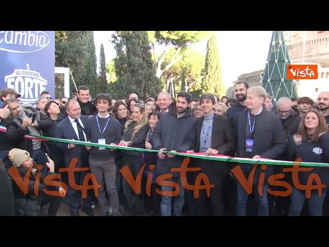 Atreju 2025, il taglio del nastro per la kermesse di FdI nei giardini di Castel Sant'Angelo