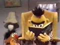 Bert is een bombrief aan het lezen...