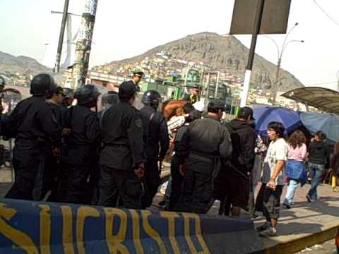 Policías usaron la fuerza para desbaratar marcha antitaurina