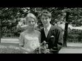 ard-sendung vom 16.07.08,  22:45 uhr

allein auf der b�hne, ein mann und seine gitarre - so kennt man reinhard mey, liedermacher, troubadour. mey f�hrt im film an orte, die meilensteine in seinem leben und seiner laufbahn waren: der pariser chansontempel 'bobino', aber auch die schule, wo er als teenager in der turnhalle auftrat. oder auf burg waldeck, wo er zur zeit der 68er studentenunruhen beim chansonfestival sang. in gespr�chen mit seinen kindern, kollegen und freunden, dem franz�sischen autor, s�nger und komponisten georges moustaki, aber auch mit g�tz alsmann, klaus hoffmann, anna loos, jan josef liefers und claudia roth entstand ein facettenreiches bild des s�ngers, komponisten und poeten reinhard mey