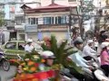 roger bresnihan crosses hanoi street 4 sep 08