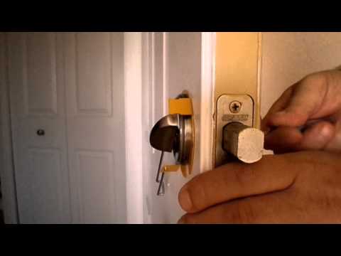 how to pick at a door lock