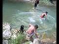 tipos en rio limon