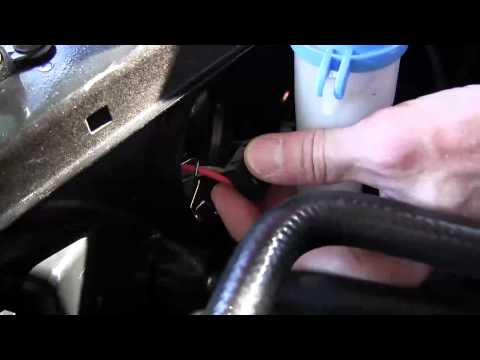 How to replace a headlight bulb in a Hyundai