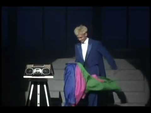 Magician Murray 444 / www.maximaaa.com