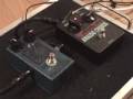 videos de analogman mini chorus vs voodoo labs analog chorus guitar effects pedal shootout / demo
