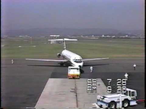 DC 9 41 - 仙台空港をプッシュバックしタキシングする日本エアシステムのDC-9-41を旧ターミナルビル展望デッキから撮影。(画像は3倍モード手持ちです)(1995年7月28日撮...