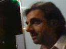 manoukian a la sortie de la projection de screamers le 24/04/2007 � paris
il donne son avis sur le film et le groupe system of a down
d�sol� pour la qualit� de mon portable, vid�os de 30 secondes misent bout � bout.
la vid�o coupe avant la fin, manque le 