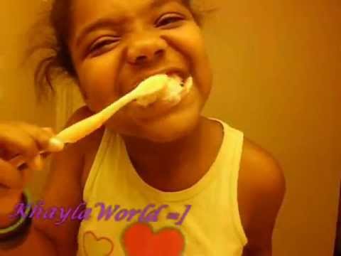 how to use a strawberry to whiten your teeth
