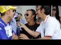 Missione compiuta: Albertino (Radio Deejay) consegna la moto a Valentino Rossi