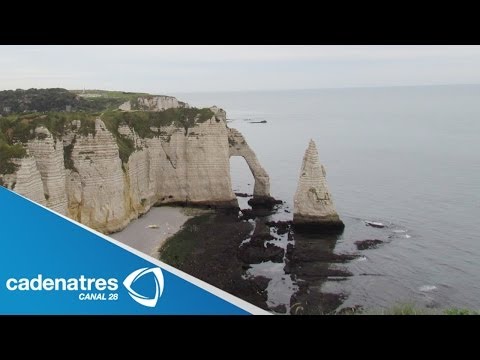 INCREÍBLE!!!! Se desgaja acantilado en Reino Unido