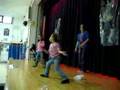 elementary kids moshing to Hanna Montana