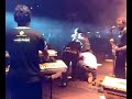 Beijoqueiro invade palco e beija Gil Beijoqueiro invade palco e beija Gil