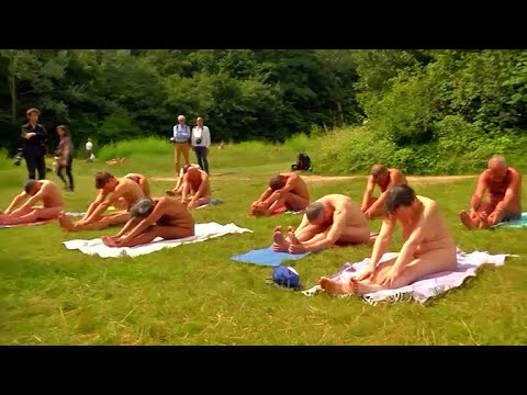 Pariser feiern den ersten „Tag der Nacktkultur“