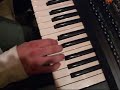 Djule Malo solira na Yamaha DX7