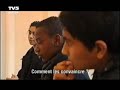 drie jonge allochtone scholieren interviewen Filip Dewinter