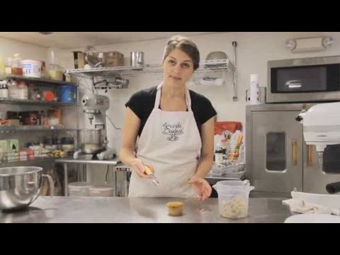 how to fill a cupcake