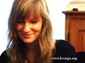 finir l'ann�e avec les douceurs de cocoon, en commencer une nouvelle avec la douceur des m�lodies sucr�es et jamais �coeurantes de ce duo. les chansons de cocoon me rappellent ces sucettes qui en leur coeur recelaient une friandise petillante, acidul�e qui claquaient sur le palais. ici les paroles peuvent se montrer noires, tr�s noires... un m�lange des saveurs comme on les aime. comme l'ann�e 2008 va nous en reserver, on l'esp�re, � nous tous, � vous tous...

bonne ann�e de la part de tout l'�quipage du cargo...

www.myspace.com/listentococoon

www.lecargo.org
