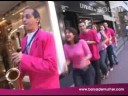 saxofonista cor de rosa