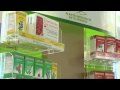 imágenes descarga gratuitas www.mediatoolsnet.com Los expertos recomiendan dieta, ejercicio y plantas medicinales de dispensación farmacéutica Uno de cada cuatro españoles adultos tiene previsto iniciar una dieta este año, según una encuesta de INFITO (Centro de Investigación sobre Fitoterapia). Esta sociedad científica ha editado un libro sobre mitos relacionados con el sobrepeso y las plantas medicinales donde se aconseja que para que los programas de pérdida de peso sean eficaces deben aunar una dieta saludable, ejercicio físico y preparados de plantas medicinales dispensados en farmacia, un consejo que comparte el presidente de la Sociedad Española de Dietética y Ciencias de la Alimentación, Jesús Román, que ha colaborado en el mismo. Con la llegada del buen tiempo se incrementa el número de personas que desea perder peso y las plantas medicinales de dispensación farmacéutica, como la Camilina, la Alcachofa o el Glucomanano. pueden ayudar a conseguirlo de manera gradual y segura acompañadas de dieta y ejercicio, afirma Concha Navarro, catedrática de Farmacología de la Universidad de Granada y presidenta de INFITO. El 26 % de la población adulta tiene previsto iniciar una dieta este año, las mujeres en mayor medida (28,5 %) que los hombres, y por grupos de población destacan quienes se encuentran entre 50 y 64 años y los trabajadores por cuenta propia (uno de cada tres). Los farmacéuticos, explica Concha Navarro, se han formado en fitoterapia, por lo que pueden <b>...</b>