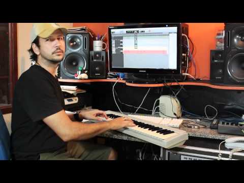 baritono - Olá amigos! Esse é um exercício prático para aquecimento de vozes médias. Barítono e Mezzo Soprano 01 Aquecimento com vibratório de lábios. 02 Aquecimento co...
