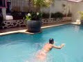 yo nadando en la verca del hotel
