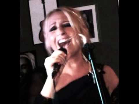 NADINE TIBI CHANTE L’ABSENCE