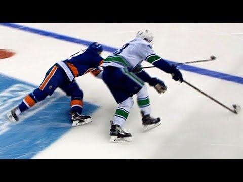 Video: Bo Horvat goes wide on John Tavares, roofs shorty past Jaroslav Halak