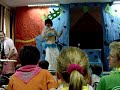 pieter doet een belletje op de afscheidsavond in amberloup