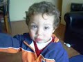 Nicolas viendo television