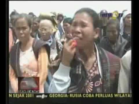 Facebook Videos Posted by Olan Hutabarat Ibu ibu Demo TPL di Kabupaten Humbang Hasundutan