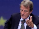 translation here!!! french foreign minister bernard kouchner, who earlier in his career founded the group doctors without borders (msf), becomes a bit emotional when asked who are the 