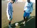 les mec du real madrid faire des jouer avec la bal