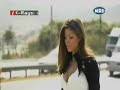 Γιώργος Χρήστου - Θα με κοιτάς στα μάτιαΣτίχοι: Βασίλης ΛαδάςΜουσική: Χριστόφορος ΓερμενήςΠρώτη εκτέλεση: Γιώργος ΧρήστουΜια μέρα ίσως να ξανασυναντηθούμεσε μια παρέα, σε ένα σπίτι φιλικόκαι σαν δυο ξένοι ξανά θα συστηθούμεμα εσύ θα ξέρεις πως ακόμα σ' αγαπώ.Και θα με κοιτάς στα μάτια και θα γίνομαι κομμάτιασαν καράβι που 'σπασε στα δυο,και θα κρύψω ένα δάκρυ από των ματιών την άκρηπου θα λέει ακόμα σ' αγαπώ, που θα λέει ακόμα σ' αγαπώ.Μια μέρα ίσως κάπου να ξαναβρεθούμεσε ένα φανάρι μες στο κέντρο ξαφνικάκαι σαν δυο ξένοι απλά θα κοιταχτούμε και ίσως να πούμε ένα γεια σου φιλικά.Και θα με κοιτάς στα μάτια και θα γίνομαι κομμάτιασαν καράβι που 'σπασε στα δυο,και θα κρύψω ένα δάκρυ από των ματιών την άκρηπου θα λέει ακόμα σ' αγαπώ, που θα λέει ακόμα σ' αγαπώ.