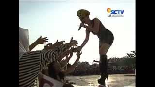 Konser Memalukan Dari Zaskia Gotik