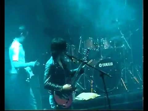 The Libertines - 12. Boys In The Band (live at the astoria).mp4