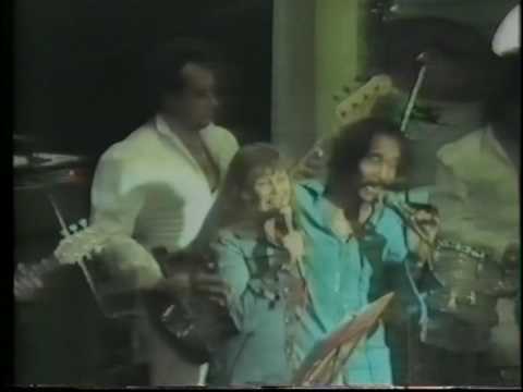 SEPANJANG JALAN : WIETEKE van DORT & EDU in 1985.